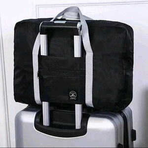 Compact folding travel bag womens and mens storage for long car and plane rides